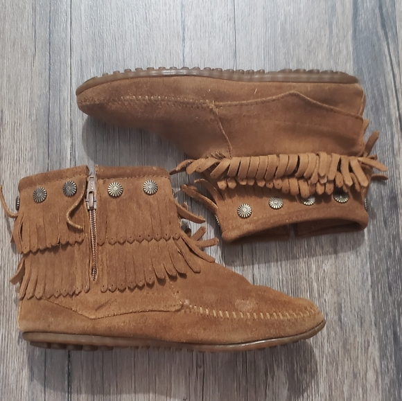 Minnetonka moccasins boot - Picture 2 of 6